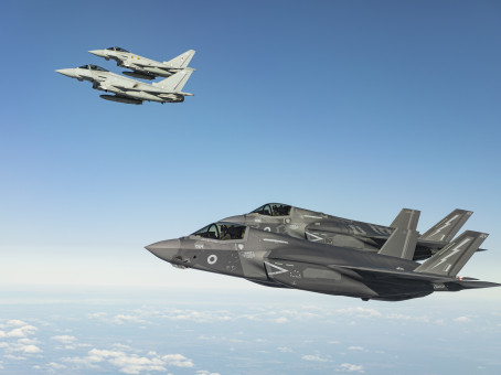 Американский истребитель «сел в лужу» на Ближнем Востоке