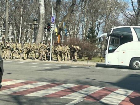 Квартал в осаде: киевских депутатов готовятся бить