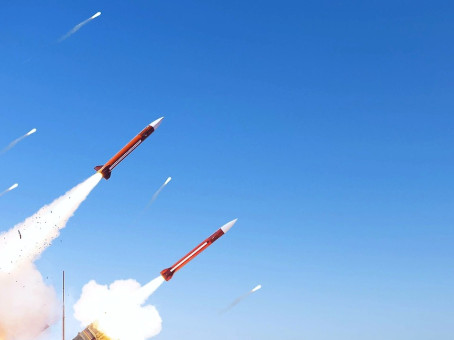 Удар в спину: Иран запустил ракеты после слов о перемирии