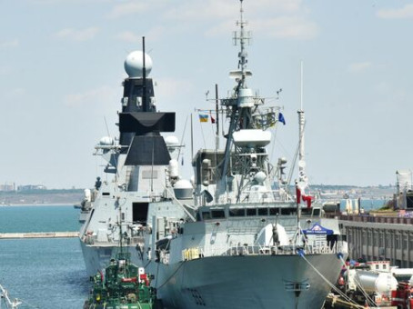 Едва НАТО начал разгрузку в порту, как РФ тут же нанесла удар