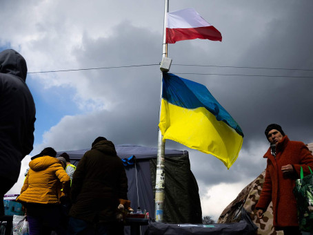 Перекрыли кран: жесткое решение Польши по украинским беженцам