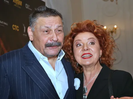 Назаров с женой неожиданно ответили на слухи о возвращении