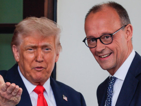 Подарок с намеком: что Мерц вручил Трампу