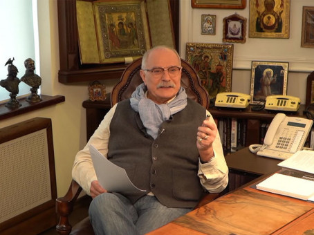 «Не тому пишете»: Михалков резко ответил на вопрос Сокурова