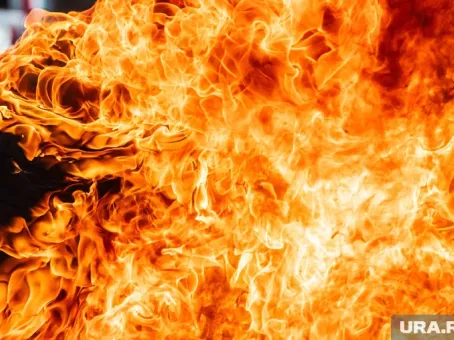 Пожар на промобъекте под Ставропольем усилился, людей эвакуируют