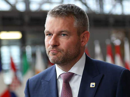 Пеллегрини сообщил об отказе Словакии и еще ряда стран НАТО финансировать Киев