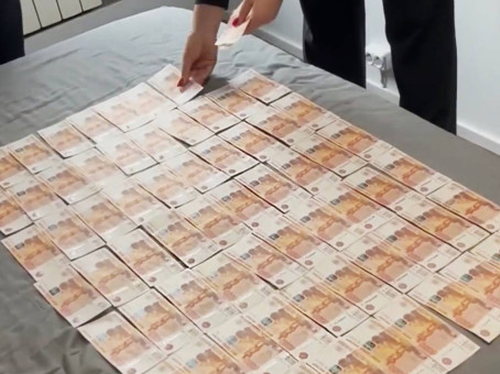 Обнальщики из российского региона прогнали по счетам больше миллиарда и попали на видео