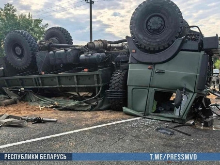 Военный автомобиль попал в смертельное ДТП на трассе в Белоруссии