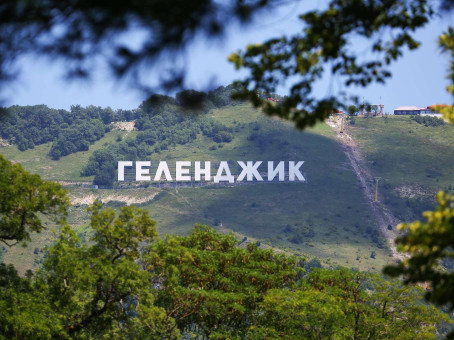 Почти полсотни человек пострадали при атаке БПЛА на Геленджик, растет число жертв