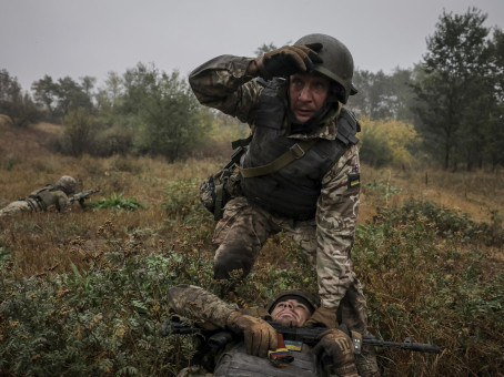 Украинских бойцов, жаловавшихся на нехватку еды и воды, лишили связи