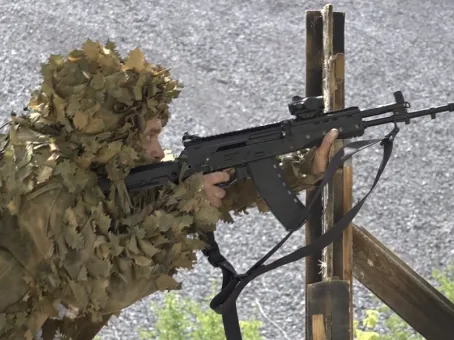 Боец РФ считался погибшим, а вернулся живым и с пленным