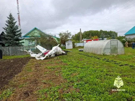 Появилось фото упавшего на участке дома в Татарстане самолета
