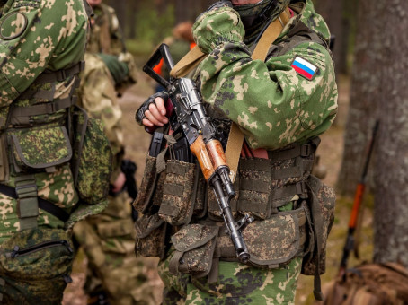 Российский боец в рукопашной схватке уничтожил военнослужащего ВСУ | Радио 1