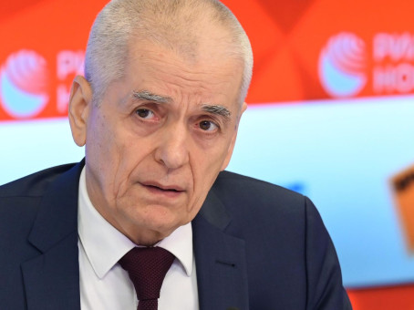 Онищенко рассказал, кому стоит носить медицинскую маску осенью
