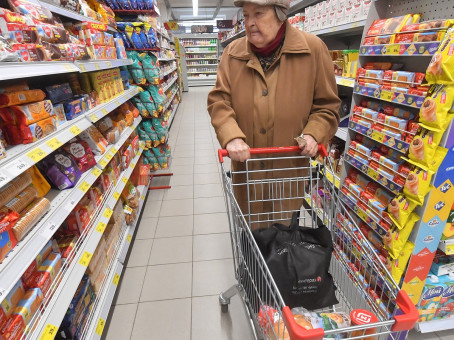 Цены изменятся на все: что будет в октябре с продуктами и  ЖКХ