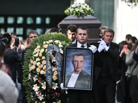 Боялись даже мёртвого: почему звёзды не пришли к Соседову