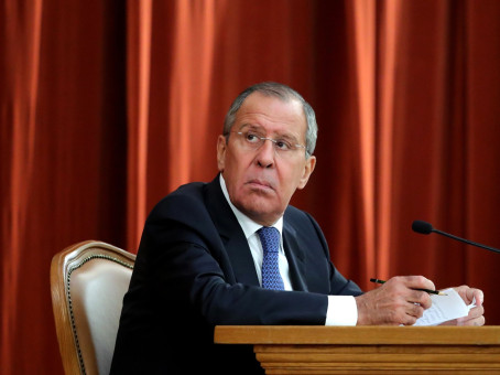 Главу МИД Германии высмеяли за жест на встрече с Лавровым