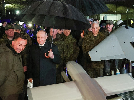 Путин на учениях «Центр-2026» армии России: цель учений, что сказал президент, презентация военной техники для главы государства