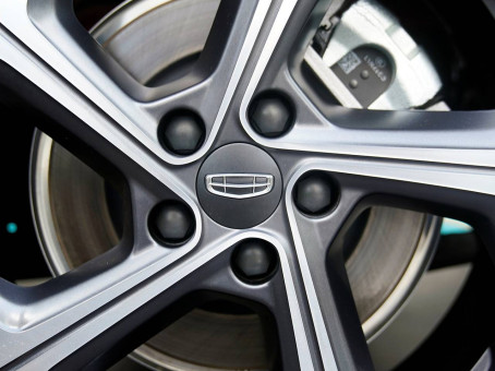 Китайский бренд Geely прекратил поставки трех моделей в Россию
