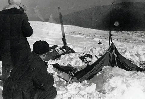 Разгадку перевала Дятлова нашли на последнем фото погибших