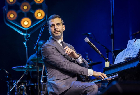 Самолет с Ургантом аварийно сел в Мюнхене