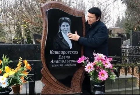 Тело везли через две страны: где похоронили Кашпировского