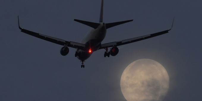 Школьник спас пассажира самолета: медиков не нашлось