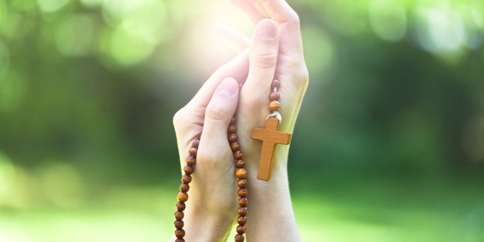 2 молитвы для мам о сыне и дочери, их стоит запомнить