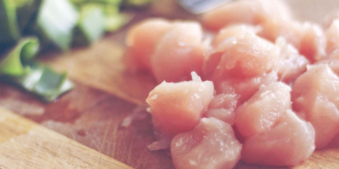 О чем свидетельствуют белые полосочки на курином филе