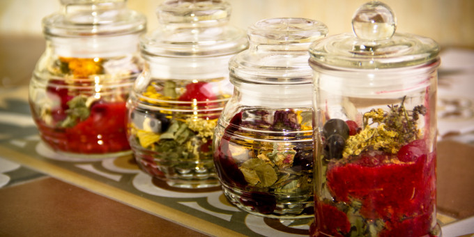 Врачи назвали температуру чая, приводящую к раку