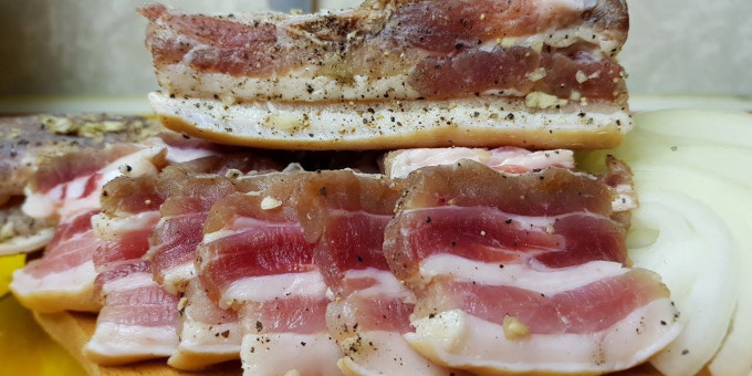 Ученые объяснили, почему сало — не вредный продукт