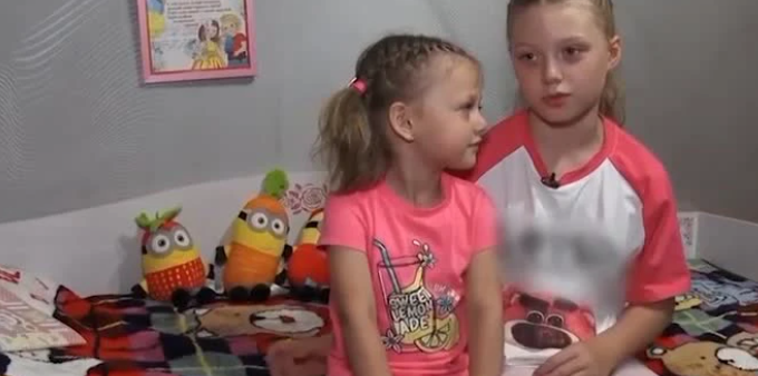 Мать 8-летней девочки, показавшей «жест помощи» на Первом канале ...