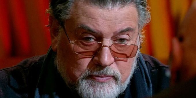 Деревянный крест, фото и несколько корзин с цветами: сын показал скромную могилу Александра Ширвиндта