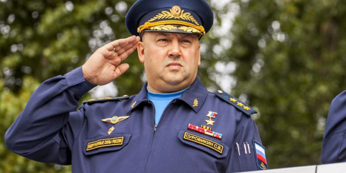 Генерал Суровикин прилетел в Москву