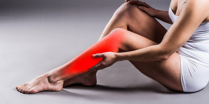 Сводит ноги судорогой по ночам: о чем «кричит» организм