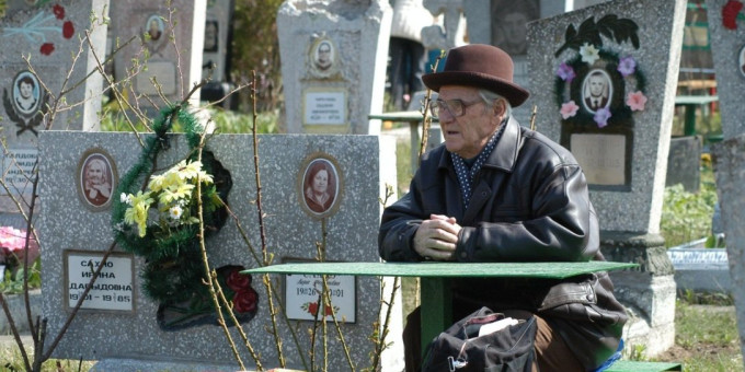 Дурной знак: какой запрет церкви все нарушают на могилах