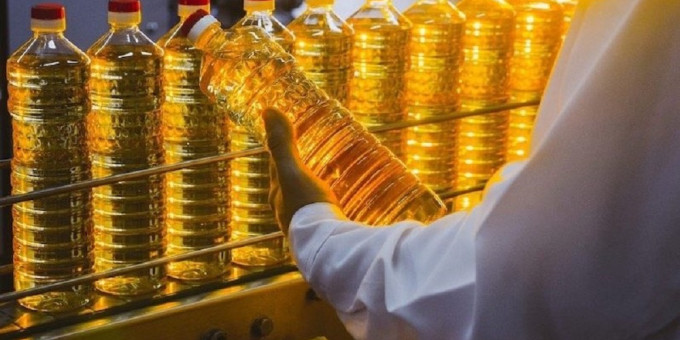 Желтая жижа в бутылке: Роскачество советует обходить это масло