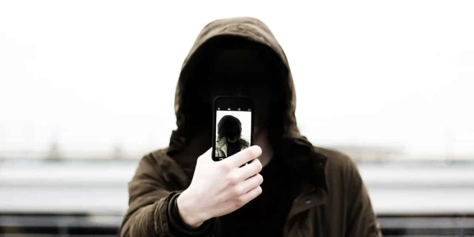 За вами установлена слежка, если заметили такое на смартфоне