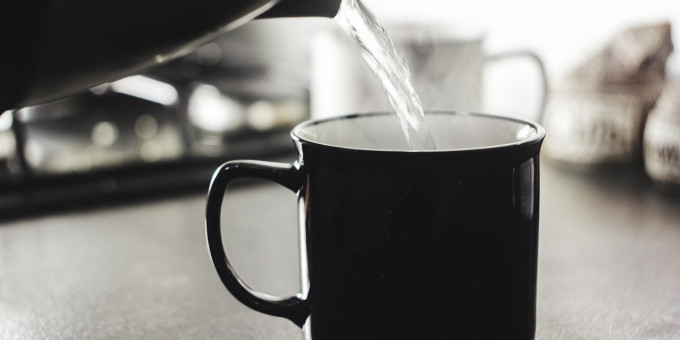 Не кипятите воду дважды: смертельно опасно - ученые