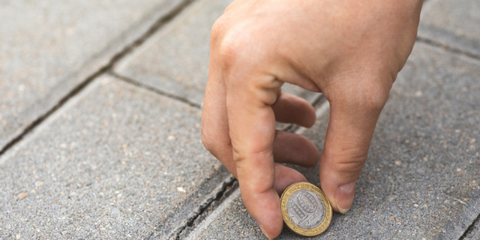 Эти вещи заберут у вас счастье, если поднять их на улице