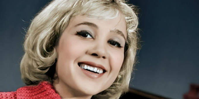 Что заставило знаменитую «королеву бензоколонки» исчезнуть с экрана