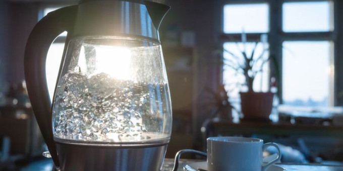 Какая вода опаснее для жизни: кипяченая или сырая