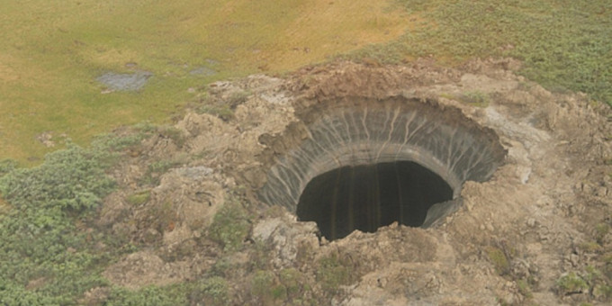 Что нашли на дне таинственной воронки на Ямале