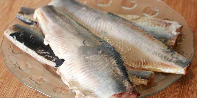 Чистка сельди от костей одним движением