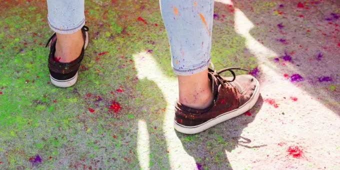 Почему носить обувь без носков опасно