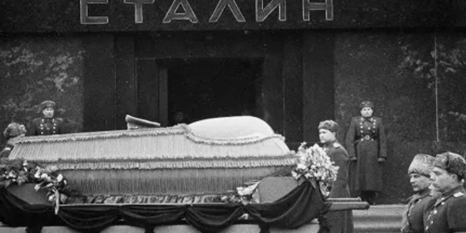 Приказано вынести: тайна странных похорон Сталина