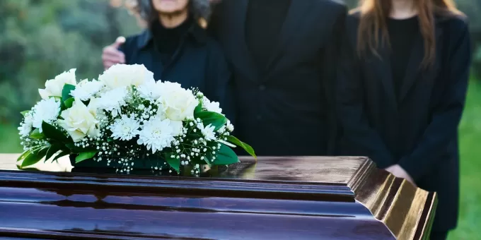 Мало кто знает о последствиях маленькой оплошности на похоронах