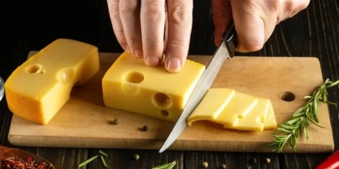 Почему обязательно съедать кусочек сыра в день