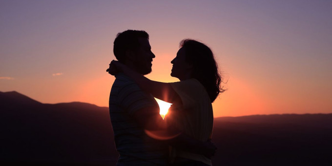 10 причин, почему пожилые мужчины предпочитают молодых дам