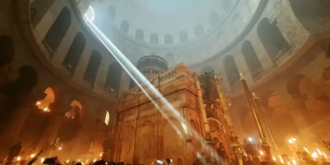 Священник раскрыл тайну схождения Благодатного огня